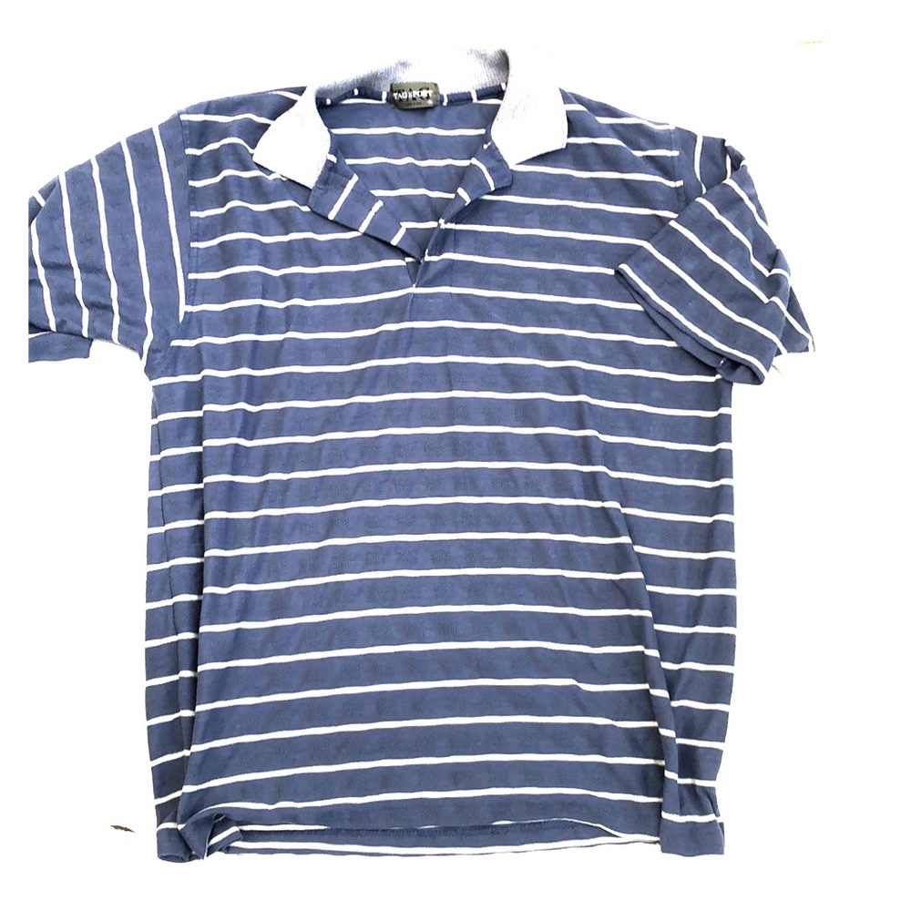 Super soft knit polo with a unique knit pattern
